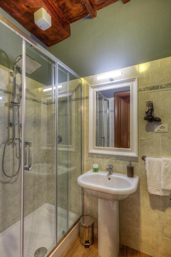 Camera Matrimoniale con Bagno Privato Esterno