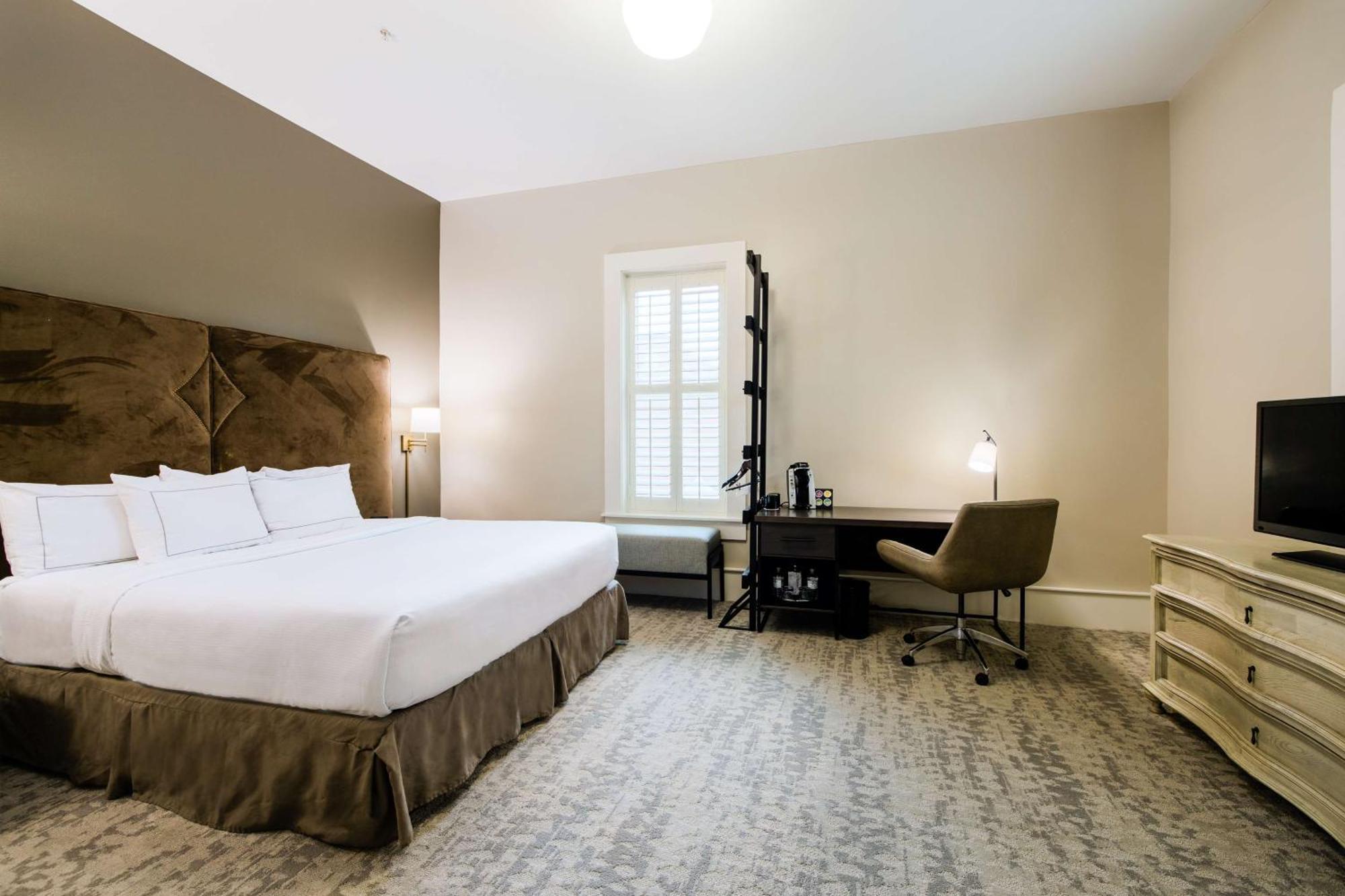 One-Bedroom King Suite,1500058168:JPEG