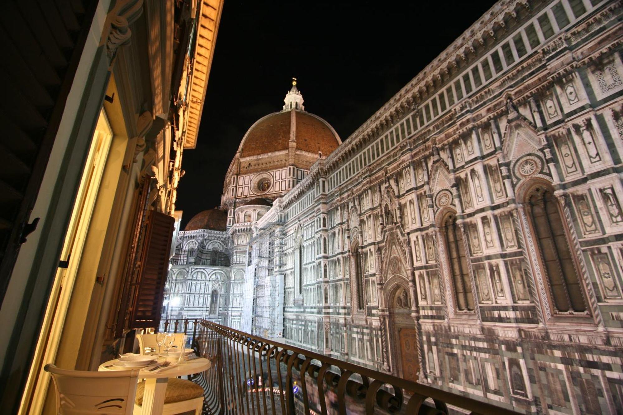 Deluxe Apartment Balcony Duomo View