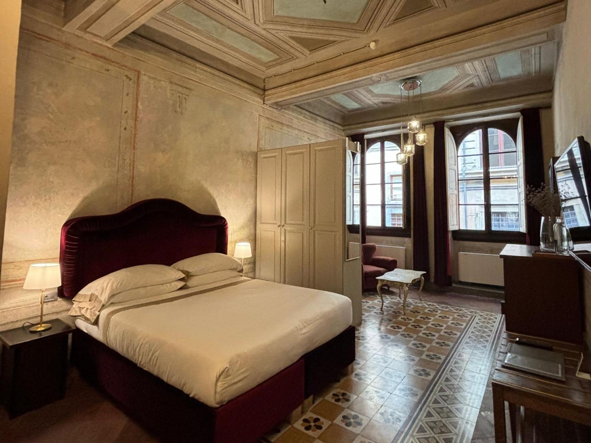 Large Room,1649051719:JPEG
