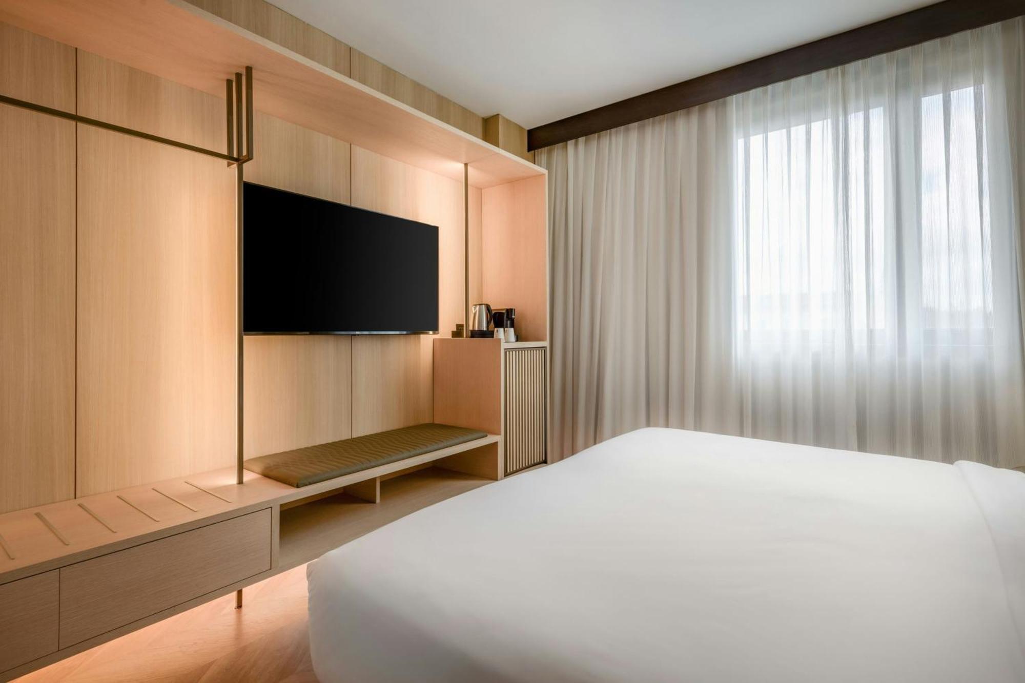 Standard Plus King, Guest room, 1 King,1642308389:JPEG