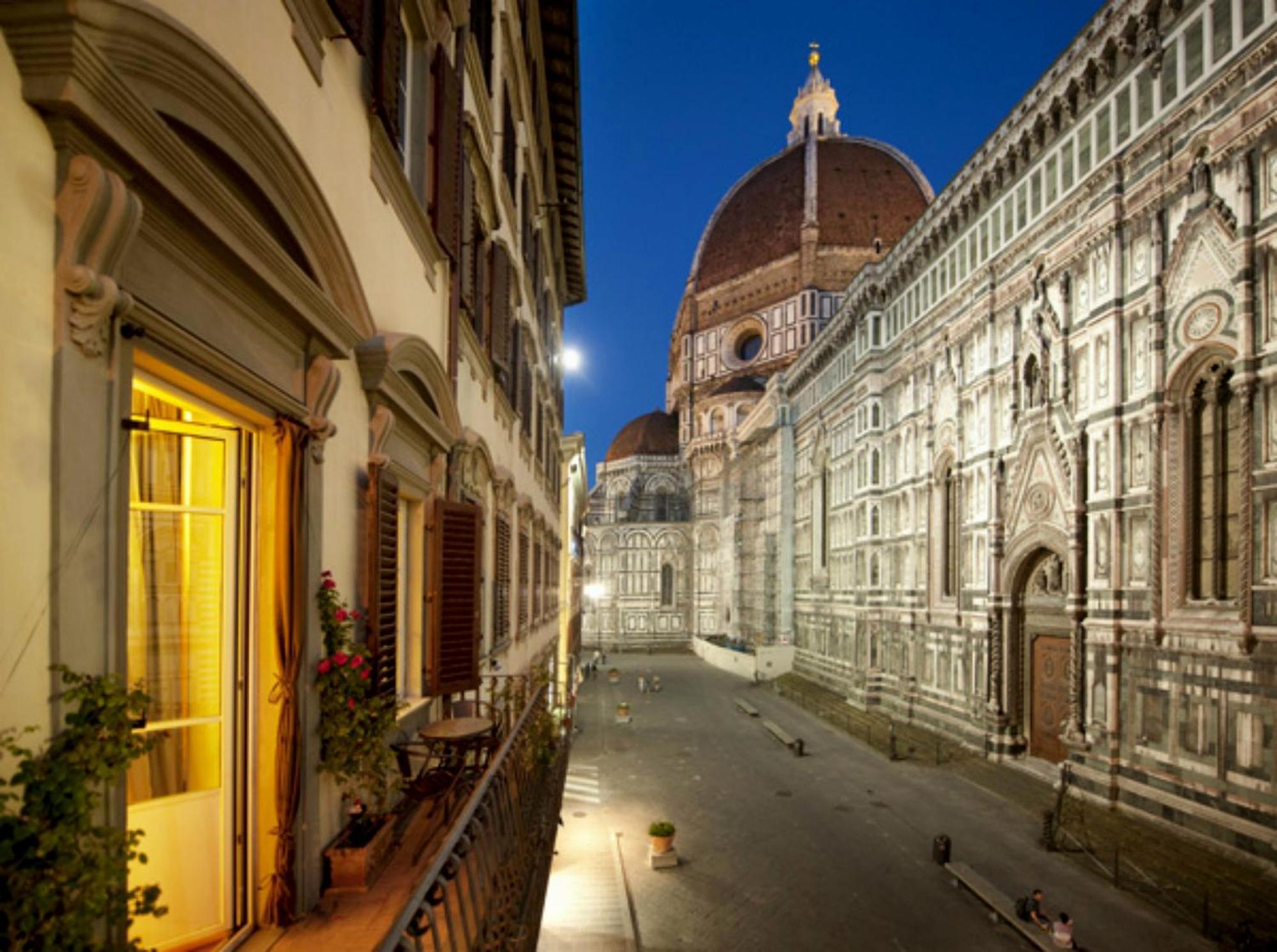 Deluxe Apartment Balcony Duomo View